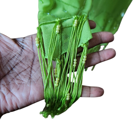 NWOT Green Bijoux Terner Fringe Scarf - Picture 3 of 5